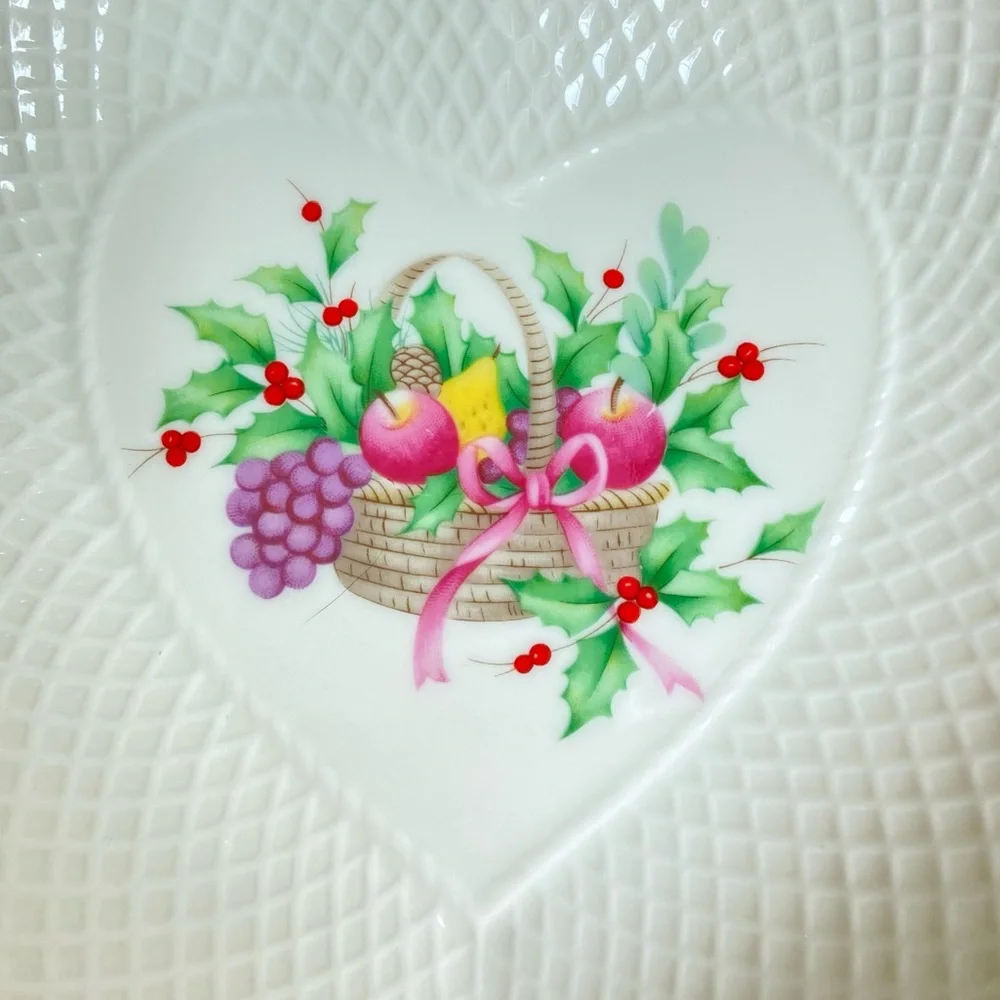 Mikasa Christmas Spirit Ivory Bone China Narumi Japan heart shaped trinket dish